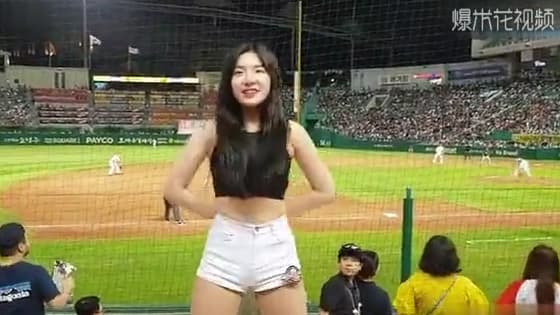 South Korea's little sister dancing at the fat ball game