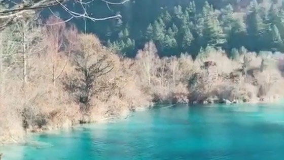  Jiuzhaigou, located in Sichuan, China, can be beautiful like a fairy tale world without filters.