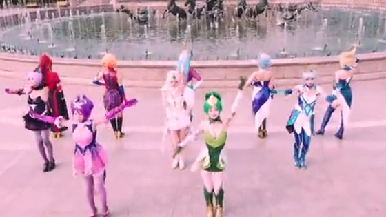 What is the experience of dancing together with the hero League cosplay, ten lax?