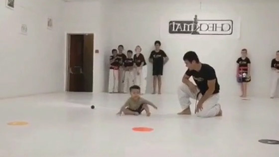 It’s so fun to learn the coach’s taekwondo action.