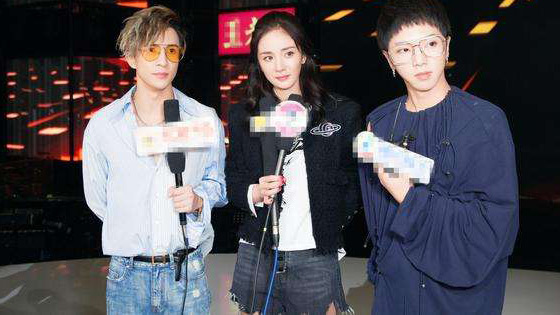 Li Dan told Yang Mi and Hua Chenyu to remind them of their propriety.