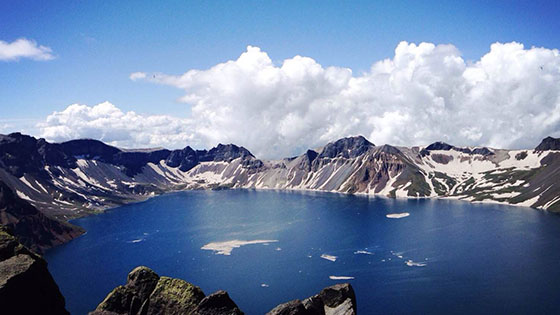 Changbai mountain pool in the sky is a lake on the mountain, which is very beautiful.