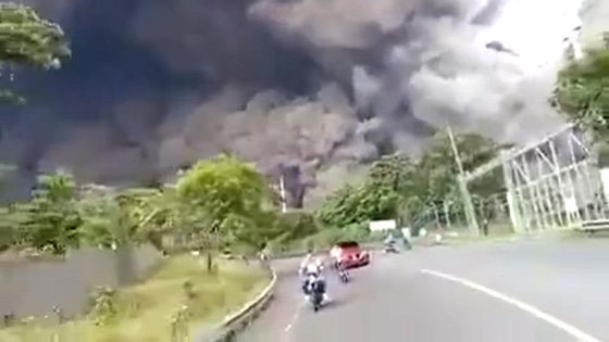 Volcanic eruption: human beings are really too small in front of nature.