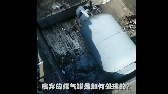 How can the gas tank be disposed of? This video tells you.