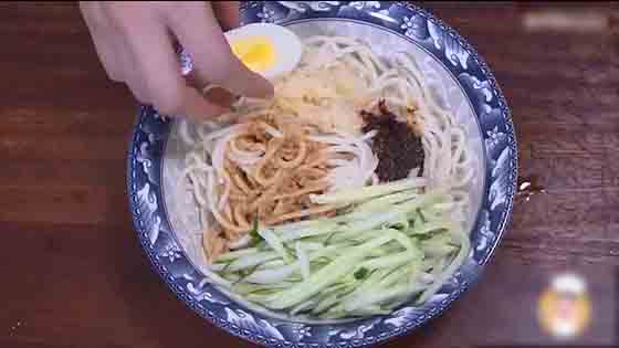 The delicious noodles in the cold noodles, as long as you add it in the sauce, it is better than the