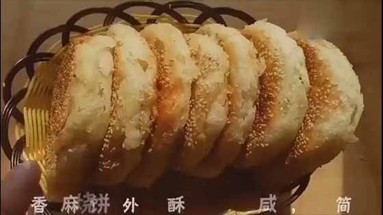 Delicious Crispy Sesame Biscuits! It is easy to make wihout oven. Just using flour, water, sesame!