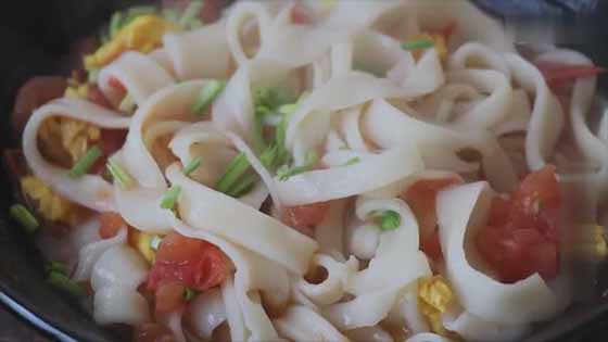 A super easy way to make noodles! Even an eight-year-old children can do it.