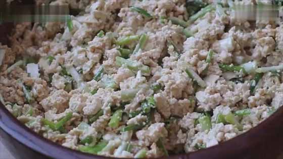 Simple but delicious, shallots and tofu salad! You will like it!
