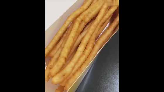 It turned out that this super long fries came out like this.