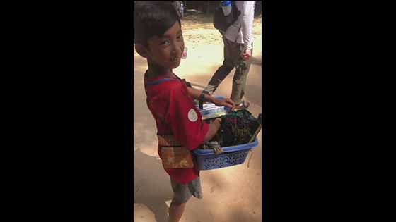 Someone met a boy who sold souvenirs can speak eight languages in Cambodia. He is so excellent.