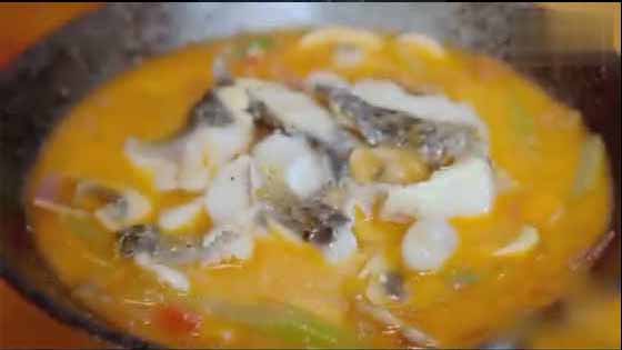 Teach you to make Chinese food - tomato boiled fish