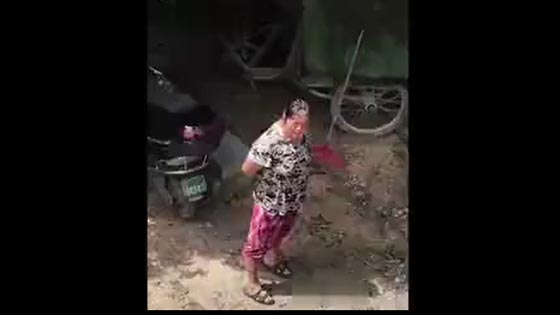 Hilarious video 19 Angry aunt with music is like dancing