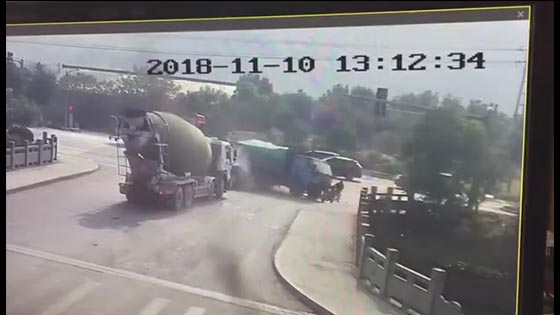 In 2018, the latest big traffic accident video highlights, I did not dare to drive after reading.