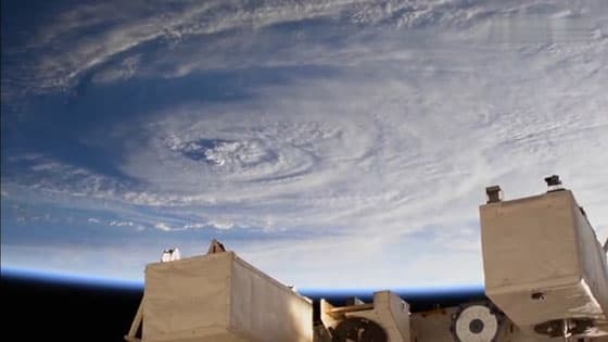 overlooking Hurricane Florence from space, so spectacular！