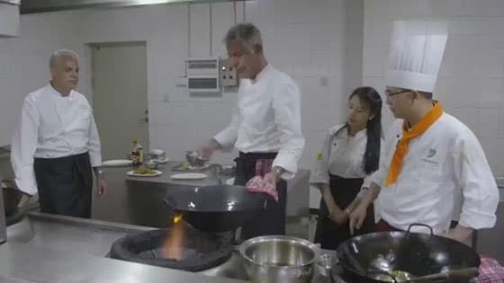 When foreign chefs encountered sichuan cuisine, Anthony Bourdain came to China to learn about it.