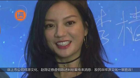 Zhao Wei and his friends appeared in KTV late at night, and the makeup exquisiteness   is not high and slightly low.