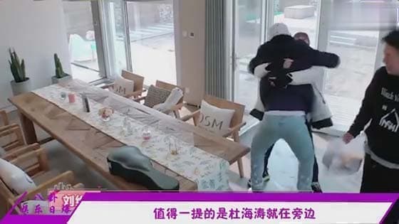 Liu wei and shen mengchen hugging in front of du haitao,he is jealous