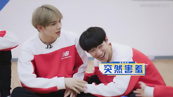 Youth has you, behind the scenes: Xu Minghao warm heart chat, male rice online chasing the stars to ask for signature.