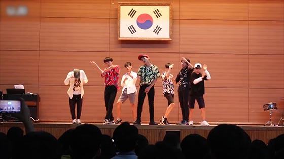 Korean middle school students hot dance. Can you believe that they are only in the third day, BTS Bulletproof Youth League.