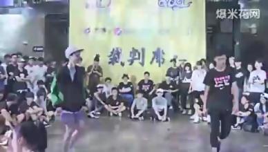 Men's Fan Bingbing appeared on the stage dancing, and there was no complaint about his defeat.