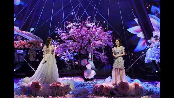 Deng Ziqi and Zhang liangying sang "Yu Die", a heartbreaking sing of love, a singer of love is unwilling, is a goddess-level singing.
