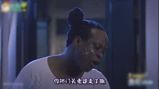 The hilarious dubbing: the female ghost sent warmth and was beaten by the African black baby in Sichuan! Forgive me for laughing very happy - African Black Baby