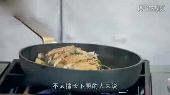 Fried fish has a little trick, not broken skin, not sticky pan can also save oil!