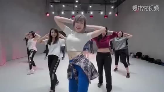 The appeal of group dancing in the dance studio is not blown. I know it after watching it.
