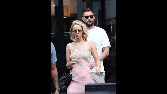 1  The bride is coming! Jennifer Lawrence is engaged in high-profile engagement in New York.