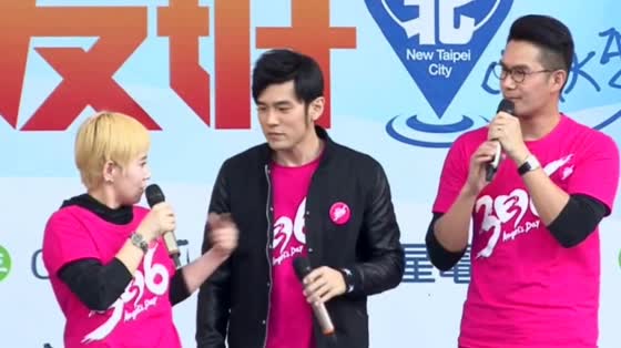 The red carpet in Kunling is an eye-catching fashion, and Jay Chou is actually wearing it.