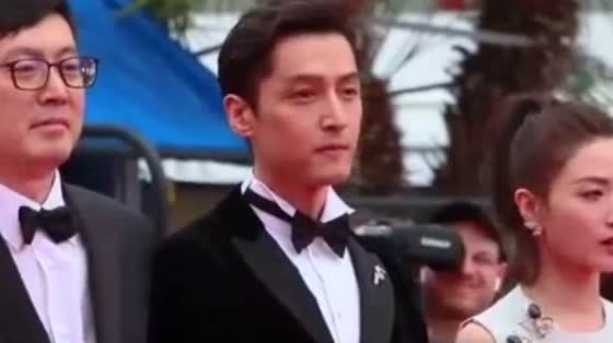 Hu Getan took his works to the Cannes Red Carpet for the first time and drank a few drinks because of his nervousness.