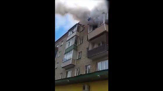 The Russian residential building is in flames! Dad dropped the blanket, let the   passers-by take it, and then threw the child’s wife...