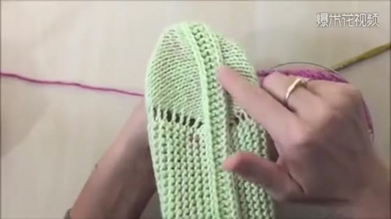 Did you learn how to knit colored home shoes with piecemeal wool needles