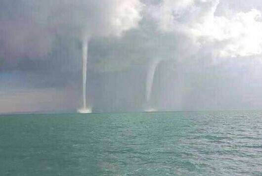 Dragon absorbs water after rainstorm in Guangdong Province. The water column soars into the sky for 11 minutes