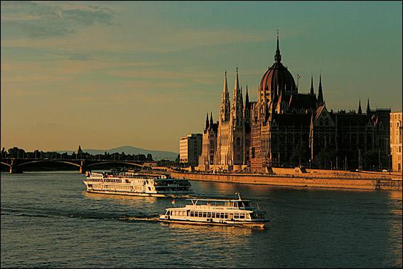 Budapest,Hungary: Two cruise ships collided on the Danube River, killing 3 and missing 16
