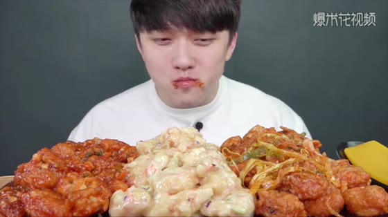 Look at Korean kid brother eating sweet and Sour Meat and buttered shrimp, thieves are addicted