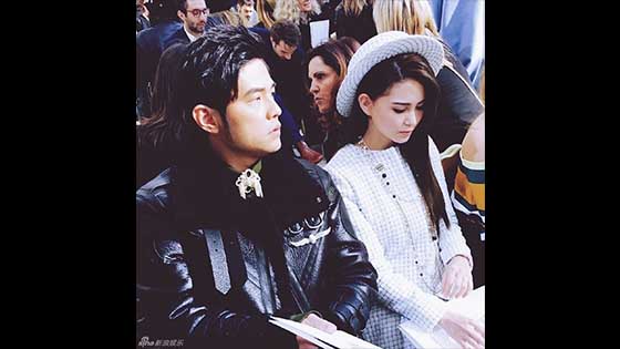 Jay Chou looked at the fireworks at the Versailles Palace with Kunling, and even the air was filled with sweet breath.