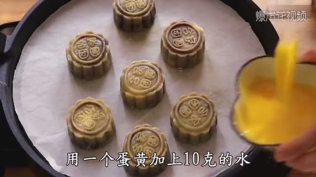 If you like moon cakes, you must collect them tightly. You can make them easily without oven. You don't need to go out and buy them.