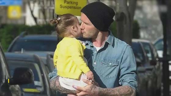 David Beckham kisses Harper Seven Beckham for controversy! First place on the hot search, David Beckham has a positive attack.