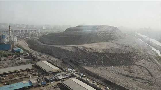 India's highest garbage mountain is over 65 meters and will be higher than the Taj Mahal in a year!