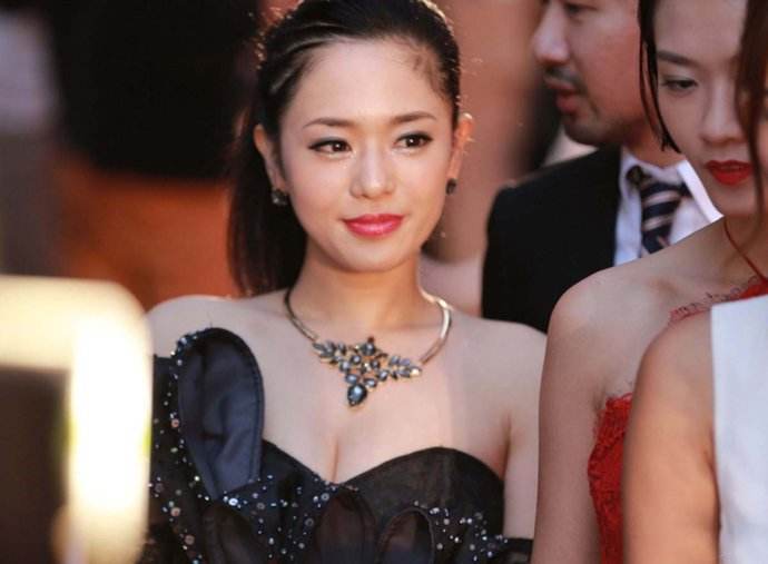 Sora Aoi announced that he would withdraw from the adult film industry and not make retired films.