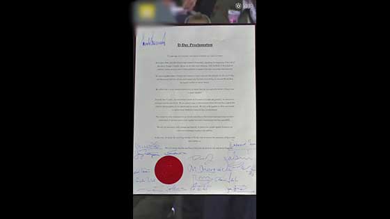 Trump's most lonely signature: Sign in the upper left corner of the international document, other leaders sign the following.