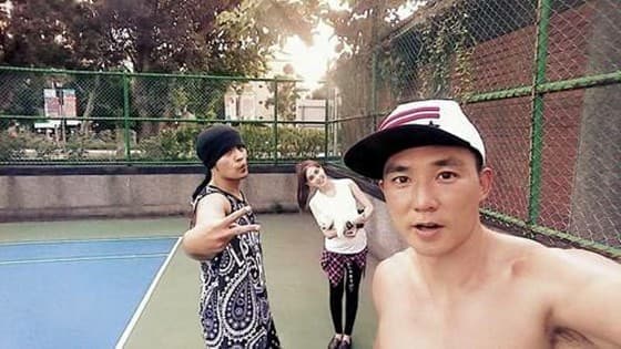 Jay Chou and his wife Hannah Quinlivan play basketball together