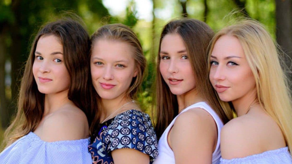 Ukrainian beauties come to China to play. They dare not go out at night because they make people cry and laugh.