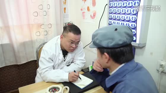 Doctor Keng Watches People Dispense Food and Grounds Air Routine