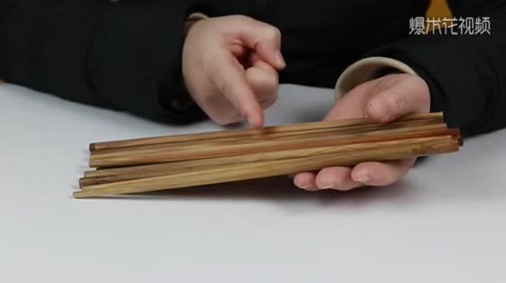 Putting chopsticks on books is a powerful tool.