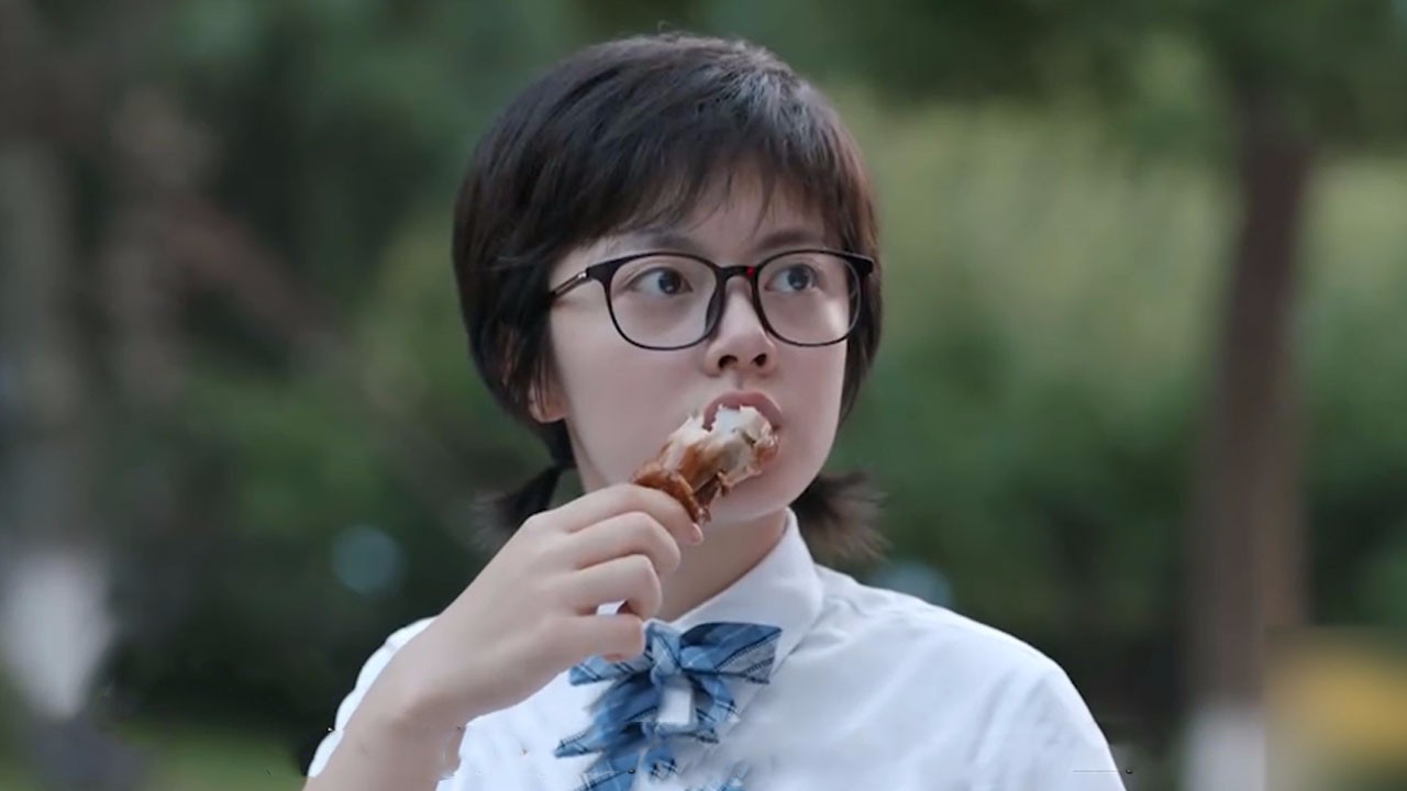 Junior school: Lin Miaomiao was caught stealing food against his oath, and the smart ghost suddenly turned into a little girl girl!