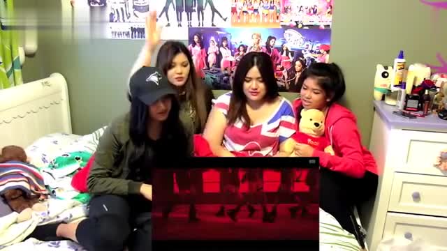 4 Women Watch f(x) Red Light Reaction Video in Bed