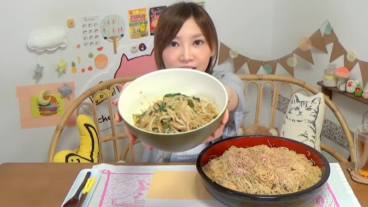See how the Japanese ladies and sisters keep eating 4 kg of noodles.