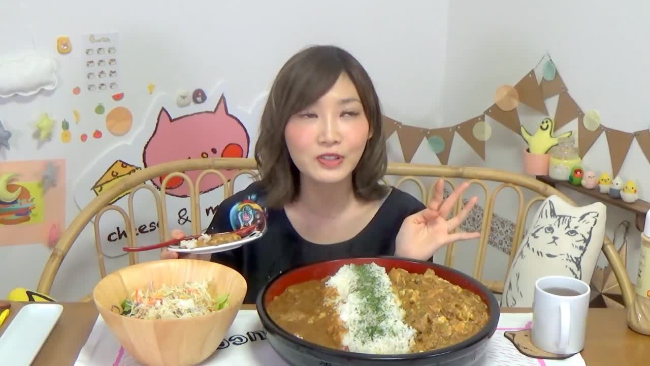 Japanese Beauty Miss Daweiwang, Mapo Curry Rice and Starbucks
